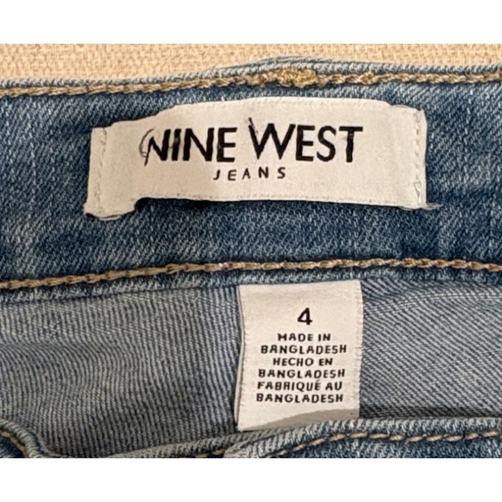 2 pair of Nine West Light Blue Capri Jeans, size 4 and size 6 - Picture 3 of 9